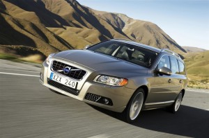 2011-Volvo-V70-Wagon-Image-04-1280